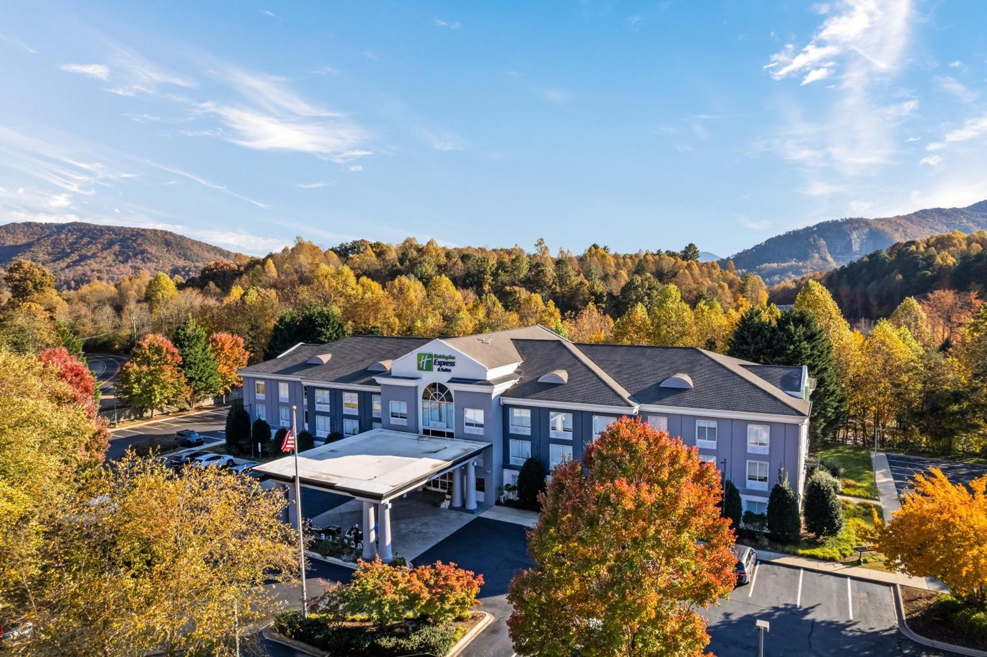 Holiday Inn Express & Suites Sylva / Dillsboro By Ihg Eksteriør billede