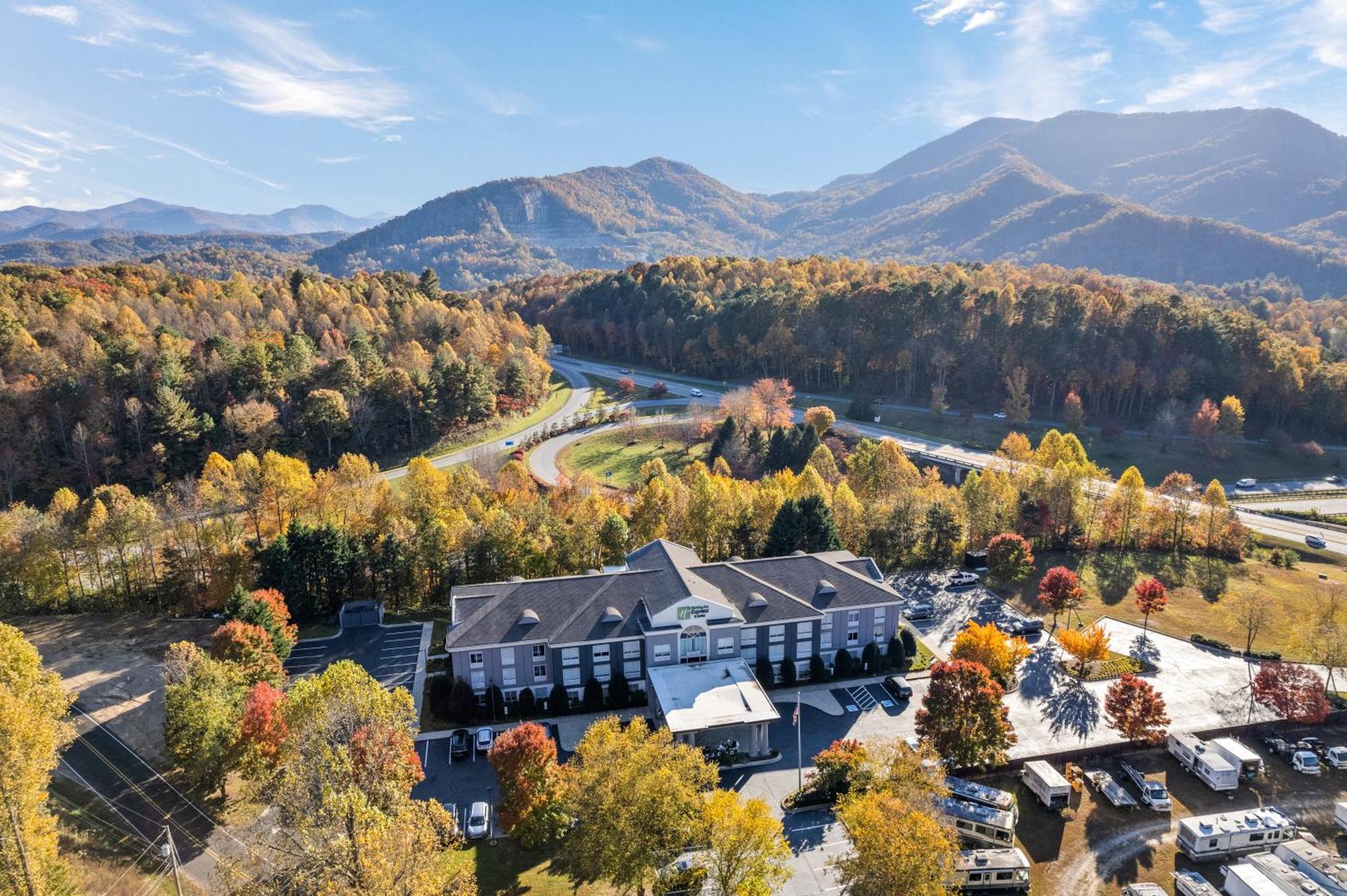 Holiday Inn Express & Suites Sylva / Dillsboro By Ihg Eksteriør billede